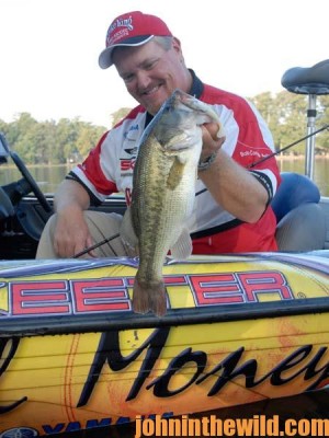 Mark-Davis-on-the-Wake-Shad-for-Lake-Fall-and-Winter-Bass-4.jpg